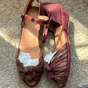 Gentle Souls by Kenneth Cole Sz9.5